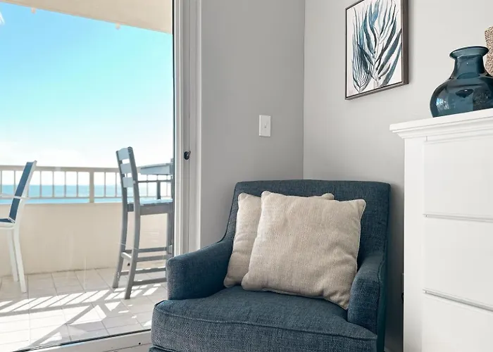 Club C-310 New-beachfront-views-exquisite-sleeps 8 Full Service Resort- Apartment